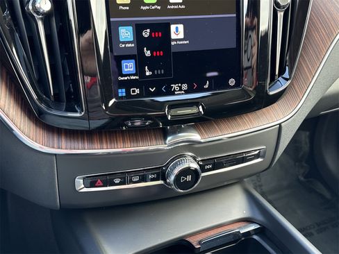 Used 2023 Volvo XC60 T8 Ultimate w/ Climate Package image 22