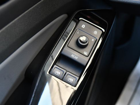 Used 2021 Volkswagen ID.4 Pro image 35