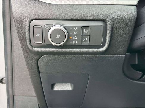 Used 2022 Ford Explorer XLT w/ Equipment Group 202A AWD/4WD image 19