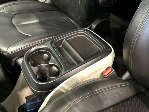 Used 2020 Chrysler Pacifica Touring-L image 29