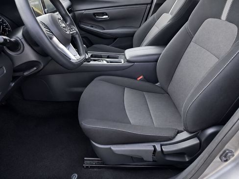Used 2025 Nissan Sentra SV FWD image 14