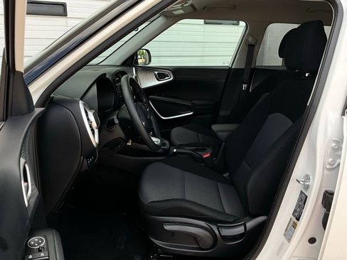 Used 2025 Kia Soul LX w/ LX Technology Package image 10
