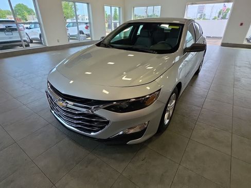 Used 2022 Chevrolet Malibu LS FWD image 2