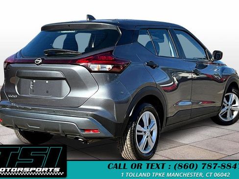 Used 2022 Nissan Kicks S image 2