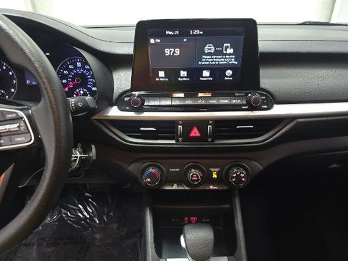 Used 2020 Kia Forte LXS FWD image 4
