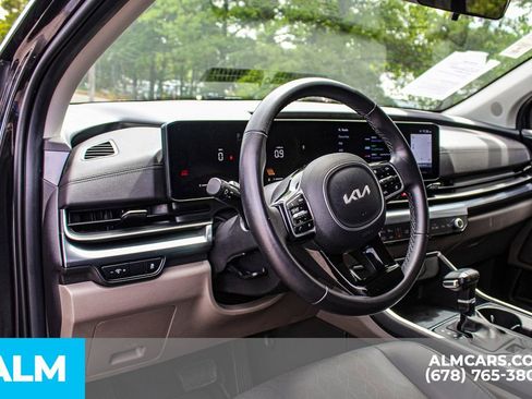 Used 2025 Kia Carnival FWD image 23