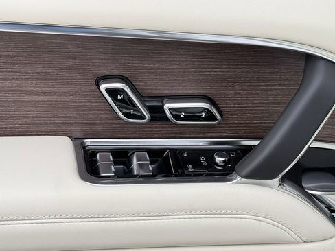 New 2025 Land Rover Range Rover SE image 16