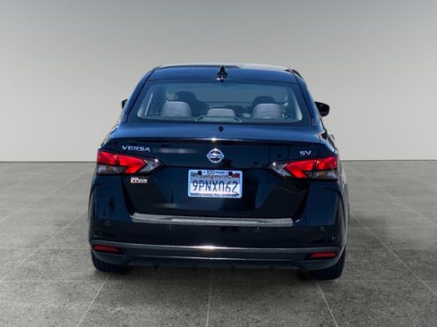 Used 2022 Nissan Versa SV FWD image 4