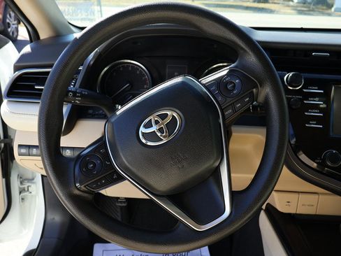 Used 2019 Toyota Camry LE image 11