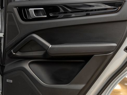 Certified 2021 Porsche Cayenne AWD/4WD image 39
