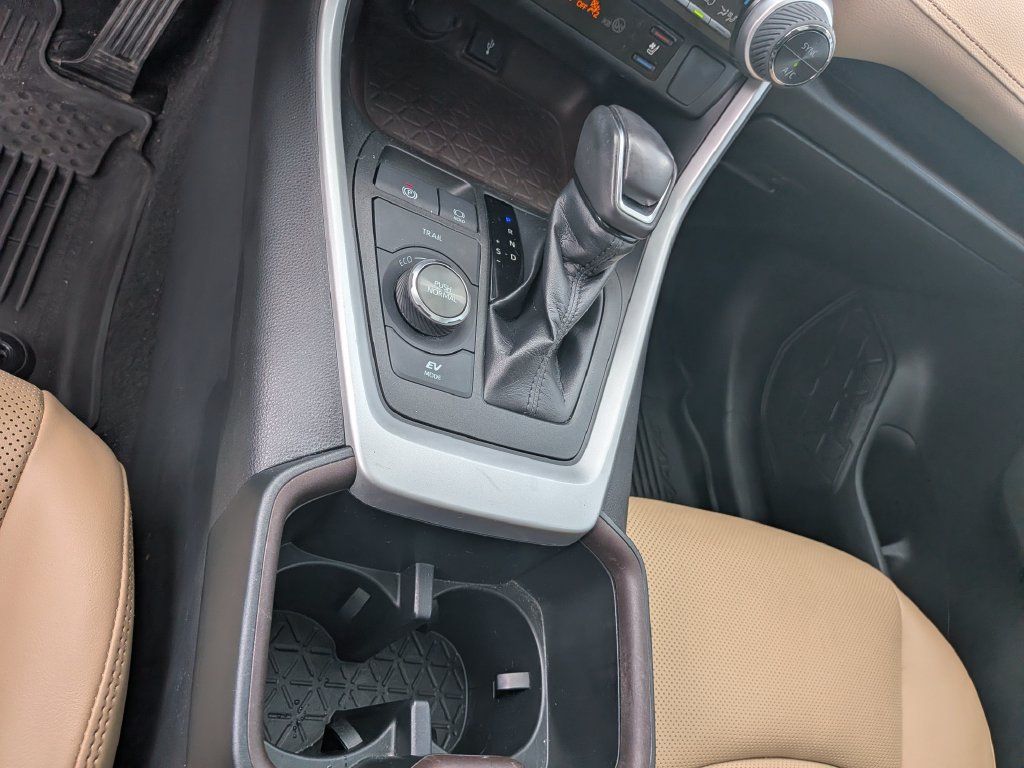 Used 2022 Toyota RAV4 Limited AWD/4WD image 21