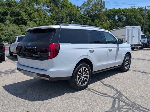 Certified 2025 Ford Expedition Platinum AWD/4WD image 3