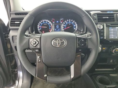 Used 2018 Toyota 4Runner TRD Off-Road Premium AWD/4WD image 21