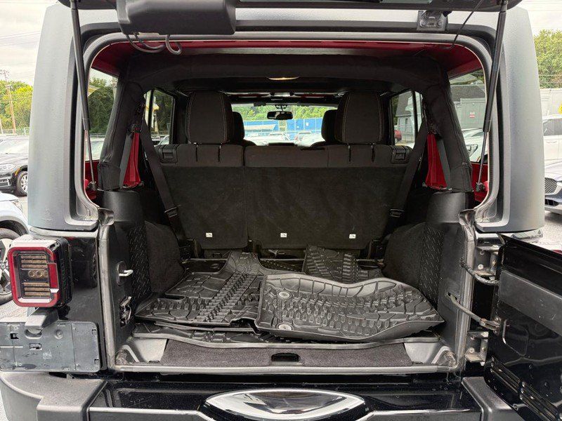 Used 2016 Jeep Wrangler Unlimited Sahara w/ Dual Top Group AWD/4WD image 5