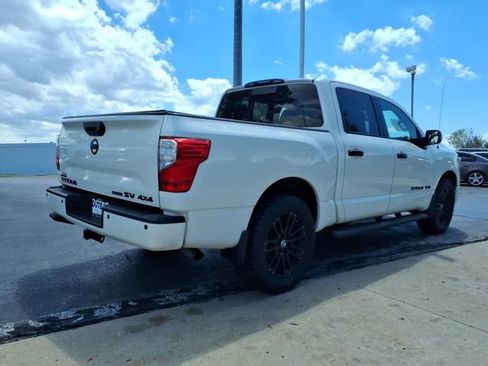 Used 2019 Nissan Titan SV w/ SV Convenience Package AWD/4WD image 5