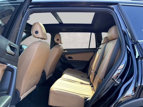 Used 2023 Volkswagen Tiguan SE image 9