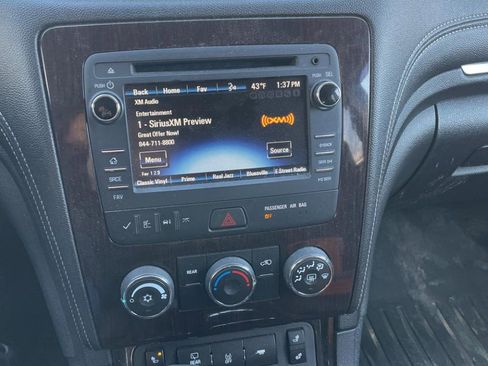 Used 2017 Chevrolet Traverse LT w/ Style and Technology Package image 23