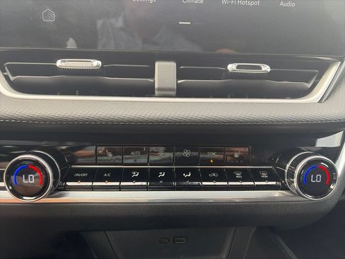 Used 2025 Chevrolet Equinox LT w/ Convenience Package II FWD image 23
