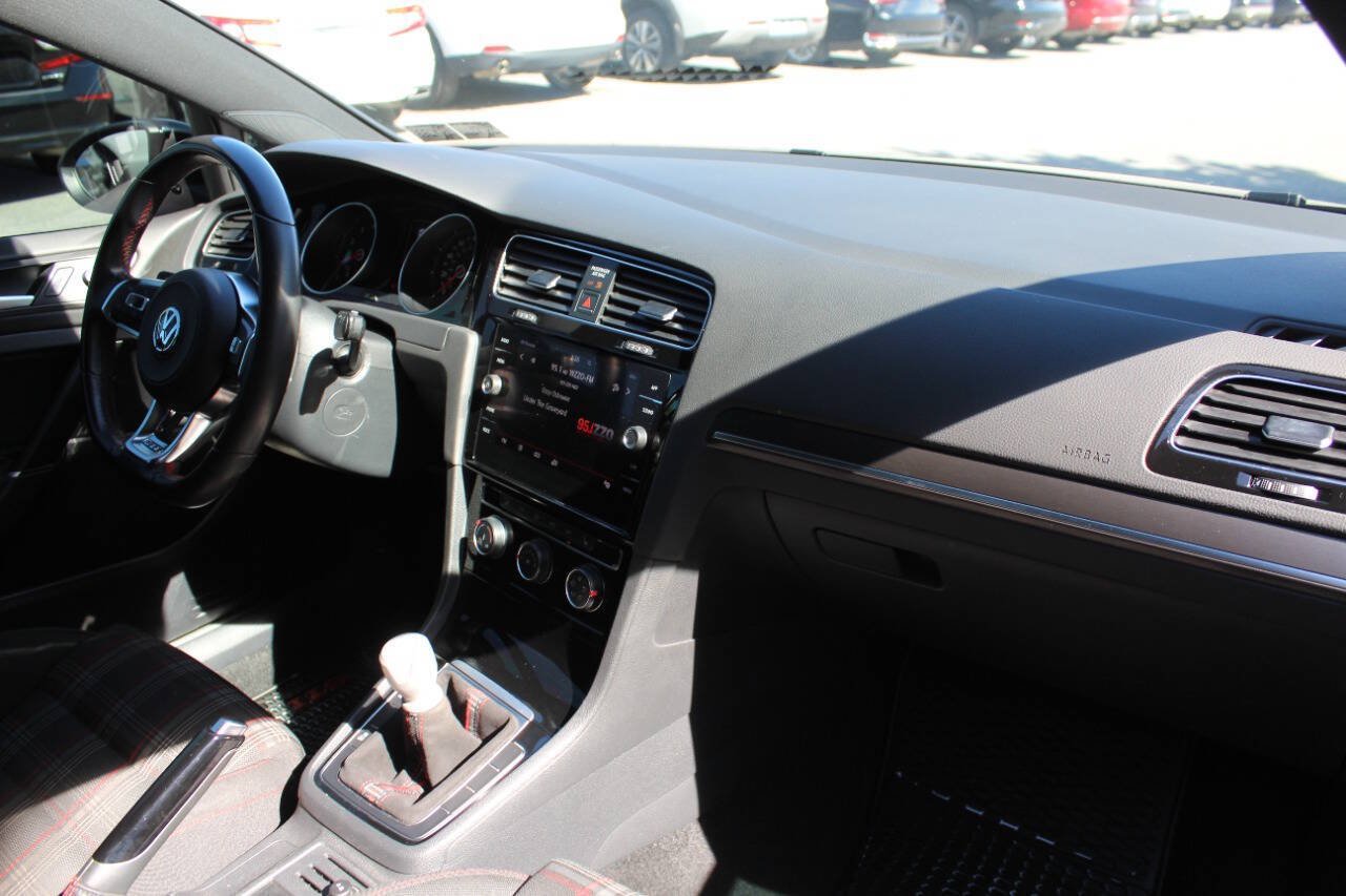 Used 2018 Volkswagen GTI SE FWD image 15