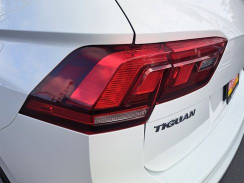 Used 2021 Volkswagen Tiguan S image 37