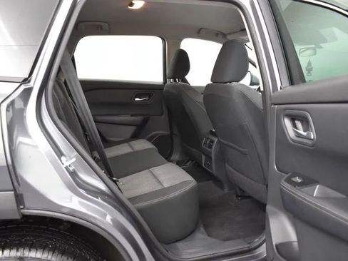 Used 2025 Nissan Rogue SV image 18