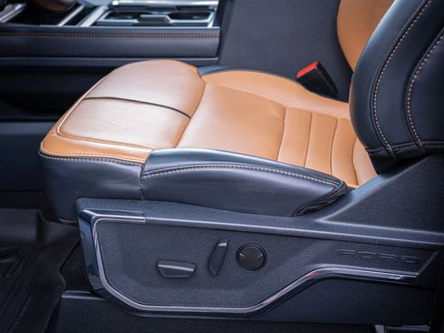 Used 2023 Ford F350 Platinum image 14