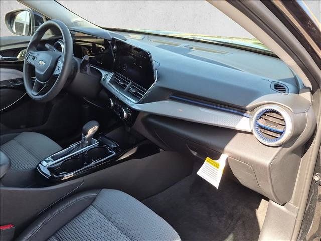 Used 2025 Chevrolet Trax LT FWD image 20