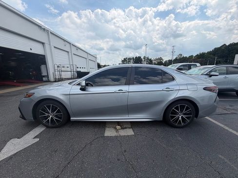 Used 2024 Toyota Camry SE FWD image 3