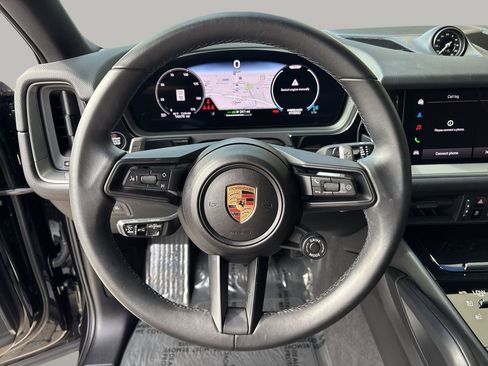 Used 2025 Porsche Cayenne E-Hybrid Coupe image 31