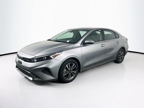 Used 2024 Kia Forte LXS image 3