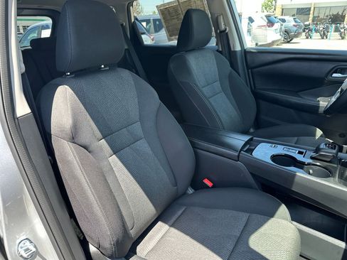 Used 2025 Nissan Rogue SV FWD image 38