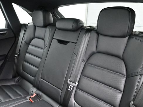 Used 2026 Porsche Macan AWD/4WD image 6