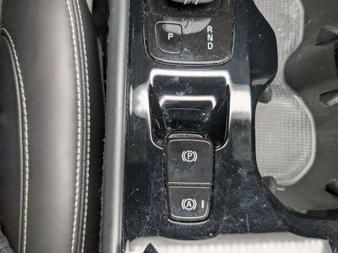 Used 2021 Volvo XC40 T5 R-Design w/ Advanced Package image 28