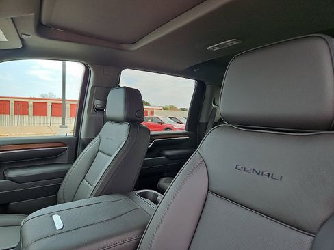 New 2026 GMC Sierra 2500 Denali w/ Denali Reserve Package image 11