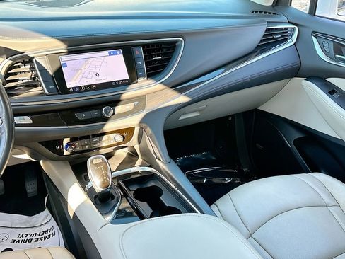 Used 2020 Buick Enclave Premium w/ Sun and Sites Package image 25