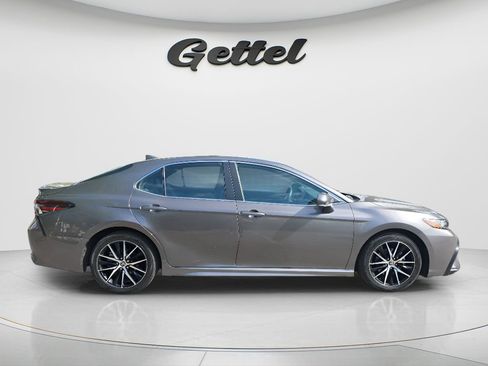 Used 2024 Toyota Camry SE image 11