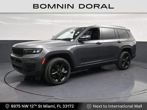 Used 2023 Jeep Grand Cherokee L Laredo RWD image 1