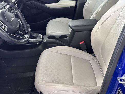 Used 2022 Kia Seltos EX image 11