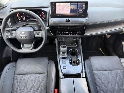Certified 2025 Nissan Rogue Platinum w/ Platinum Premium Package FWD image 3
