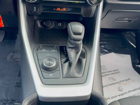 Certified 2024 Toyota RAV4 LE AWD/4WD image 22
