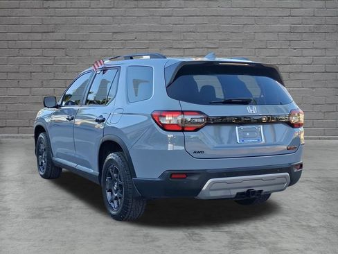Used 2024 Honda Pilot TrailSport image 4