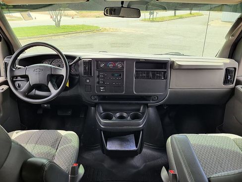 Used 2007 Chevrolet Express 3500 RWD image 15