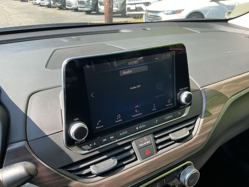 Used 2025 Nissan Altima 2.5 SV FWD image 17