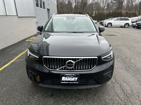 Certified 2025 Volvo XC40 B5 Ultra w/ Climate Package AWD/4WD image 3