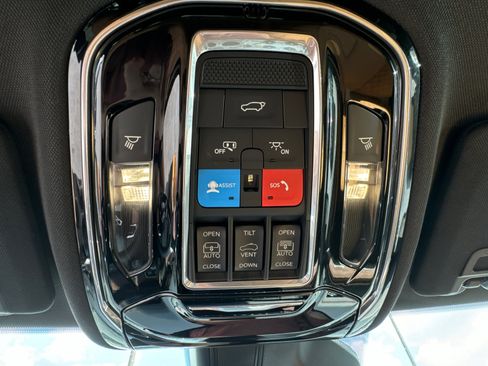 Used 2023 Jeep Grand Cherokee Summit image 10