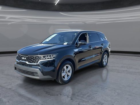 Used 2022 Kia Sorento LX FWD image 3