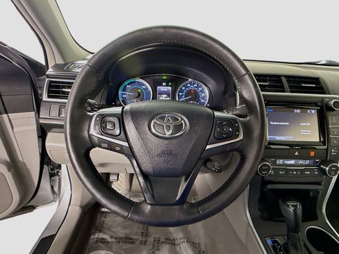 Used 2017 Toyota Camry XLE FWD image 13