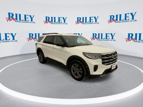 New 2026 Ford Explorer Active w/ Active Comfort Package image 2