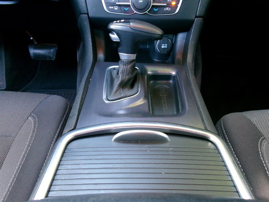 Used 2016 Dodge Charger SE RWD image 18