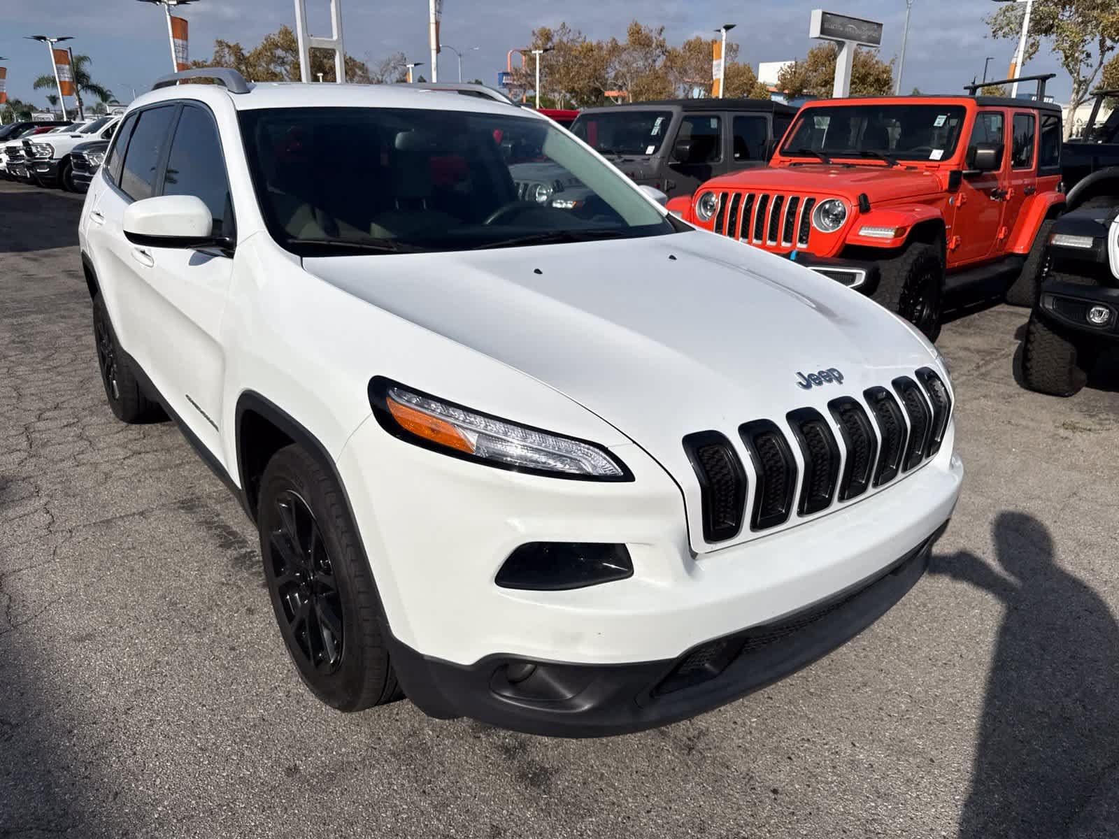 Used 2018 Jeep Cherokee Latitude FWD image 6